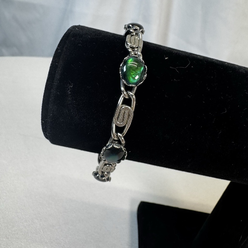 VINTAGE Bracelet - Green Oval Faux Stone Silver Tone Linked